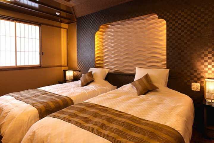 Room 21 of 77