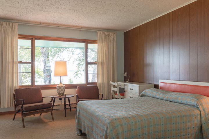 Room 3 of 43