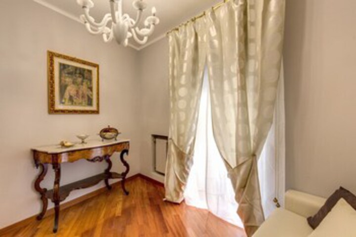 Room 10 of 33