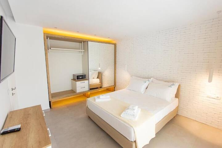 Room 4 of 19