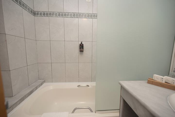Room 52 of 80