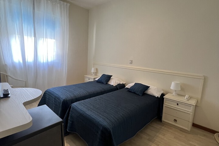 Room 32 of 154