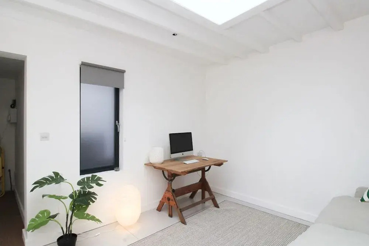 Room 9 of 15