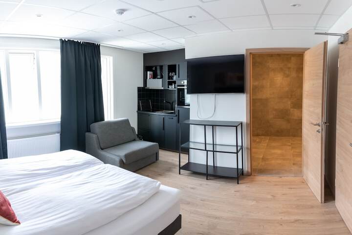Room 5 of 65