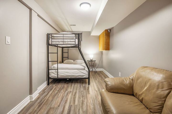 Room 5 of 42