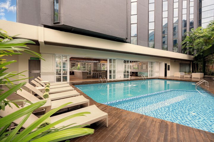 Hotel with Pool