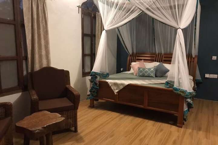 Room 13 of 18