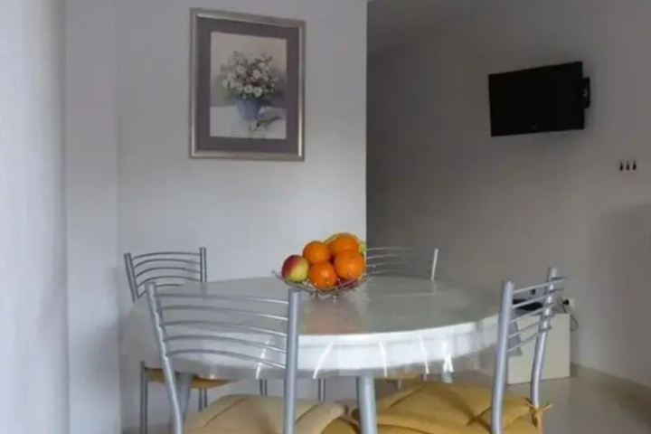 Room 4 of 13
