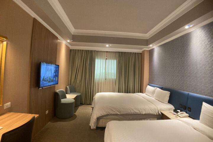 Room 16 of 48