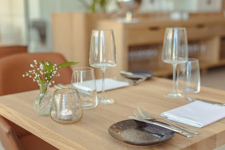 Dining 42 of 49
