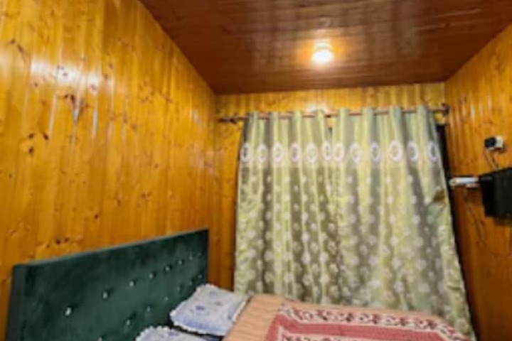 Room 4 of 15