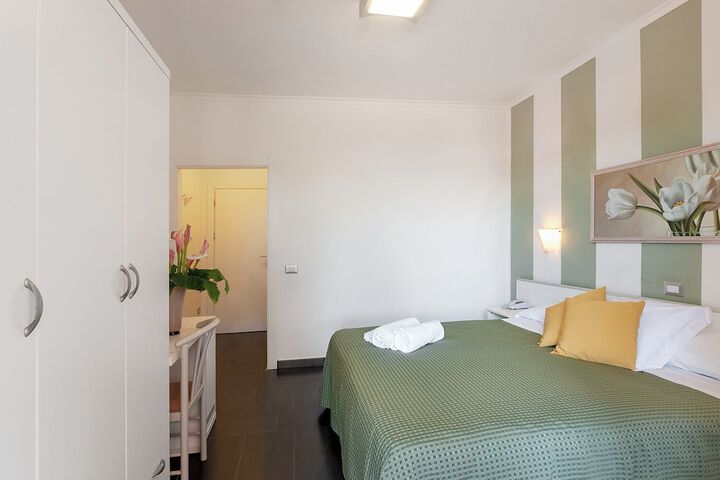 Room 4 of 22