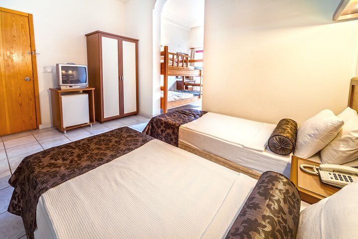 Room 6 of 47