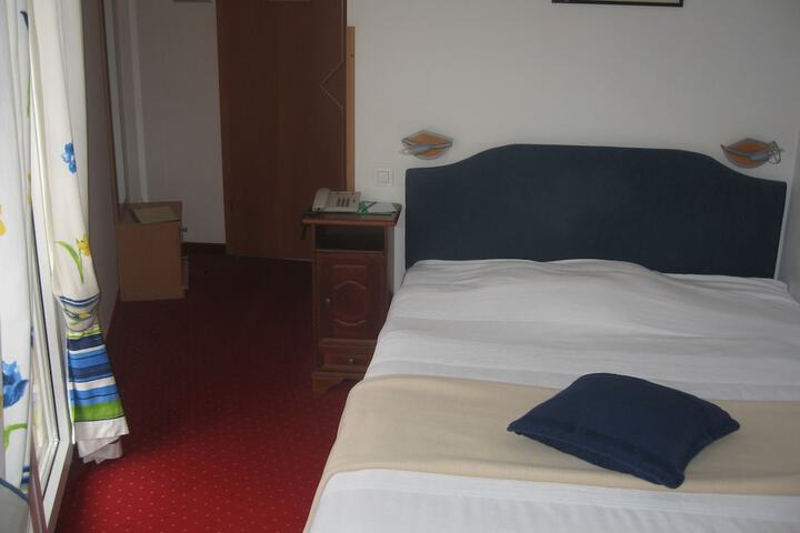 Room 7 of 42