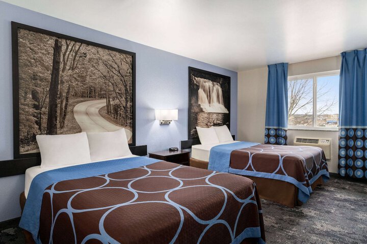 2 Queen Beds (16 of 16)