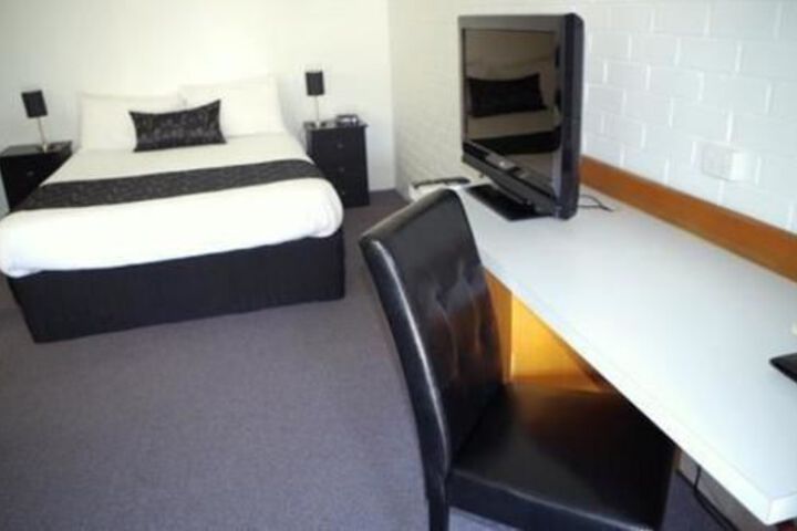 Room 2 of 20