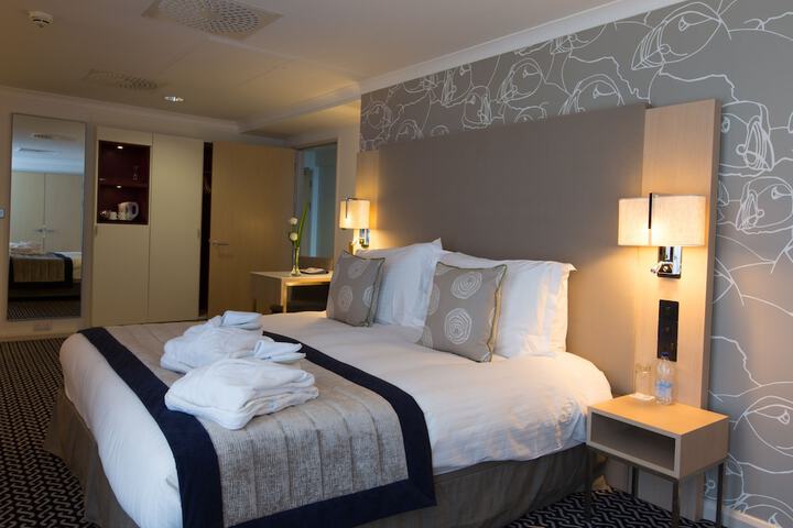 Room 13 of 118