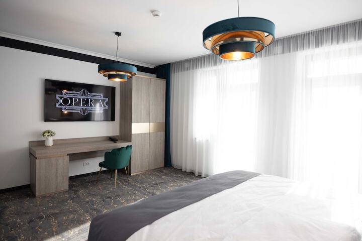 Room 28 of 42