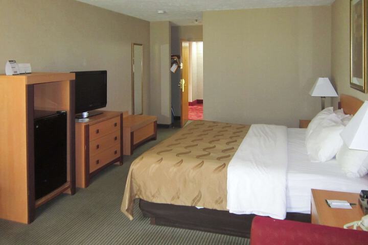 1 King Bed (23 of 23)