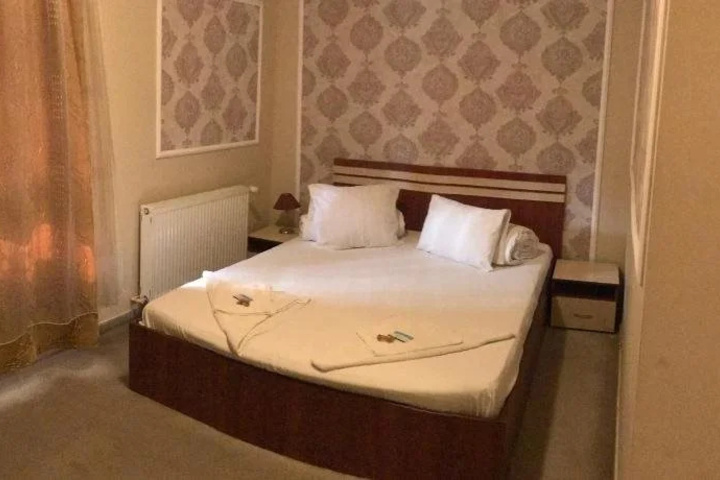 Room 5 of 13