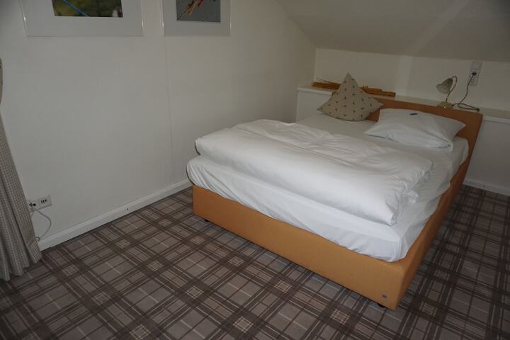 Room 4 of 59