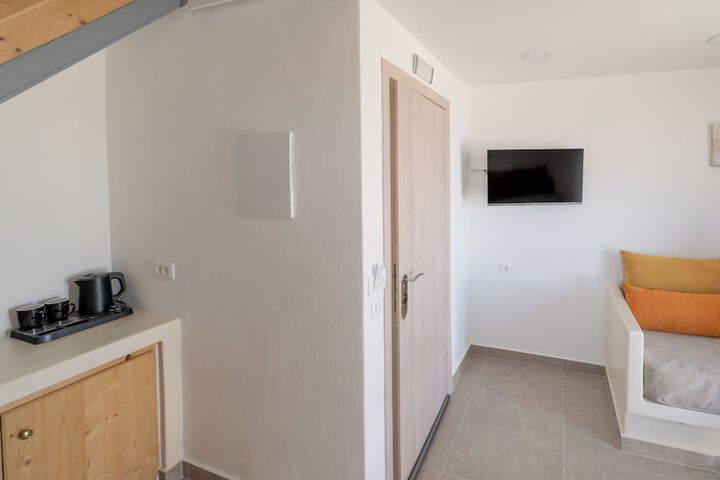 Room 5 of 37