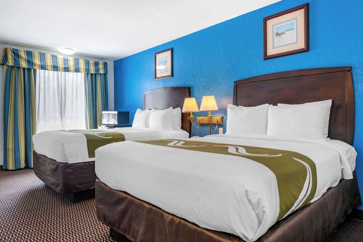 2 Queen Beds (5 of 22)