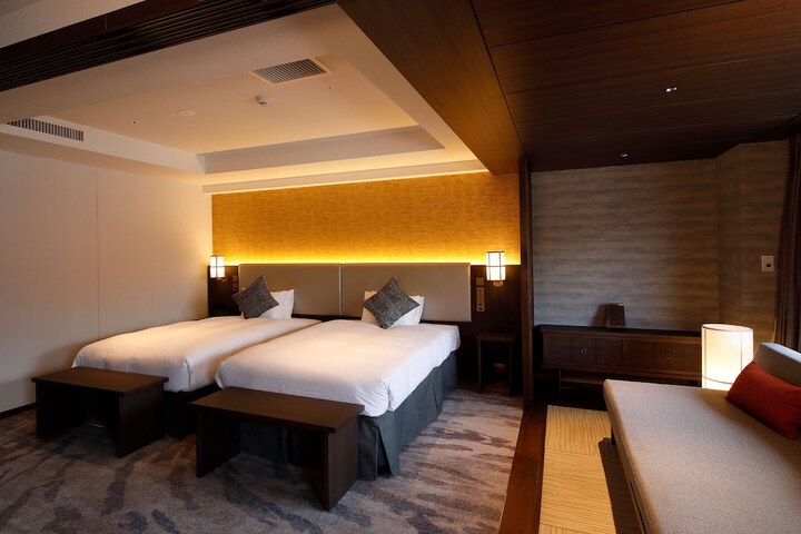 Room 33 of 76