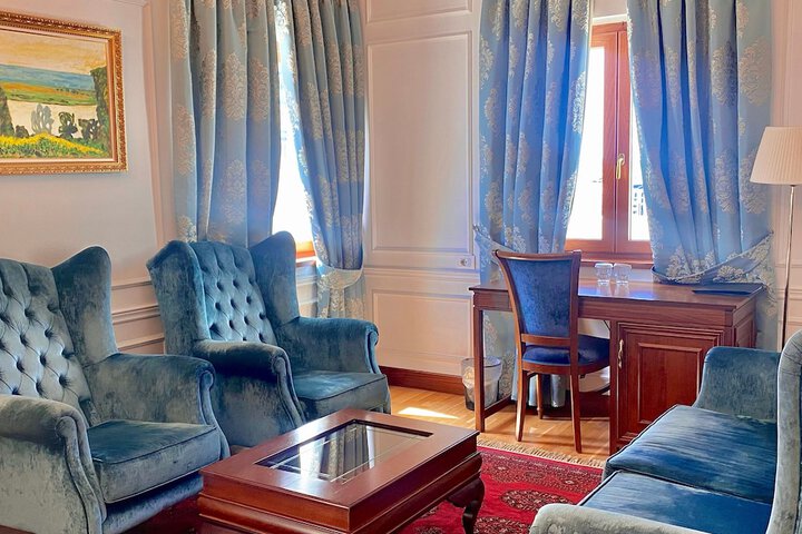Room 10 of 35