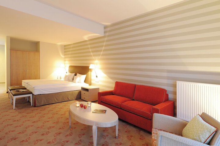 Room 9 of 17