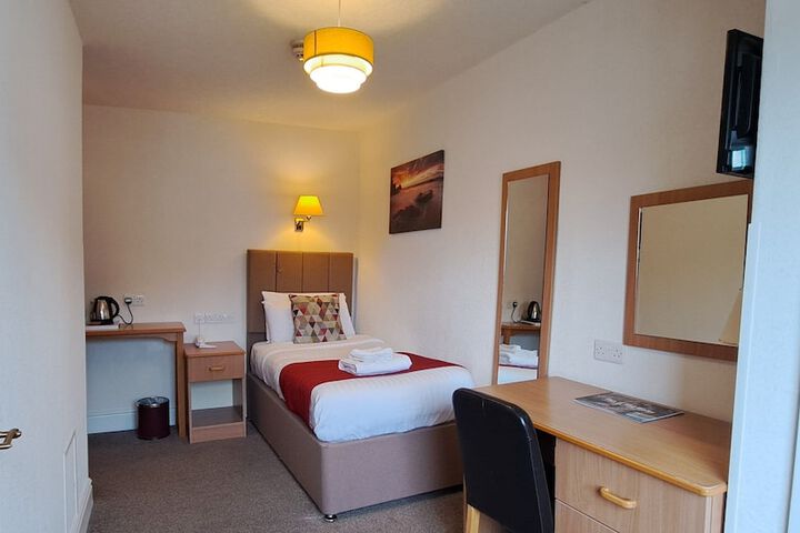 Room 7 of 28