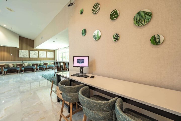 Business Center 60 of 63