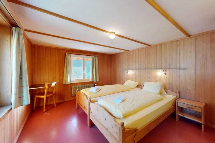 Room 5 of 10