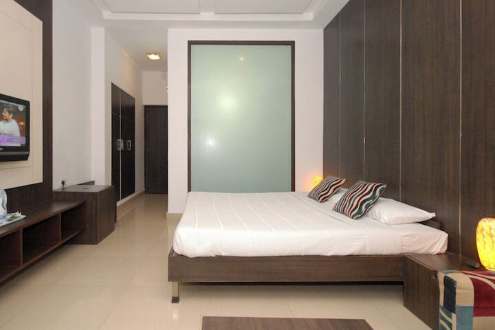 Room 9 of 31