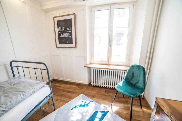 Room 4 of 40