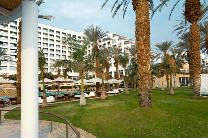 Hotel Exterior 116 of 130