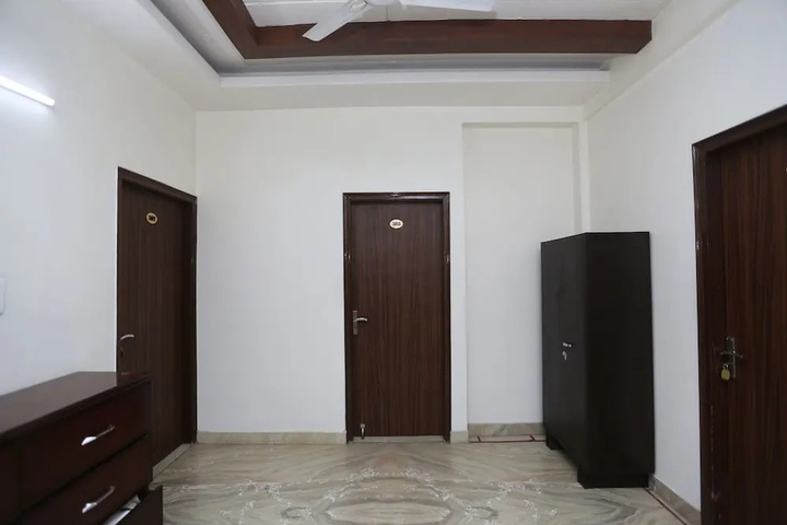 Room 9 of 9