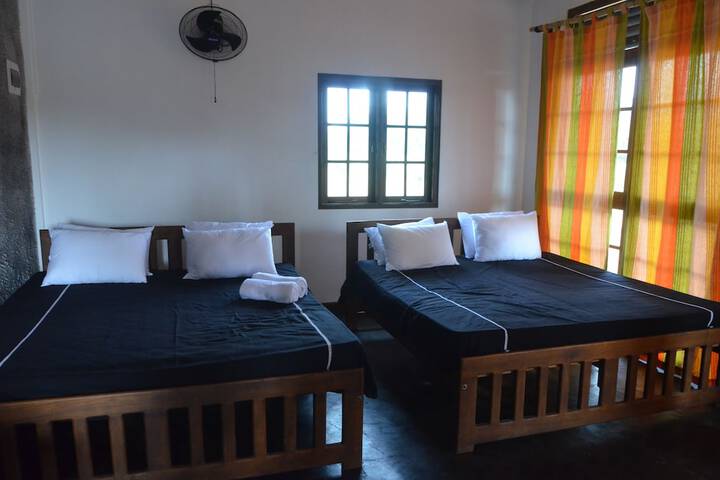 Room 6 of 10