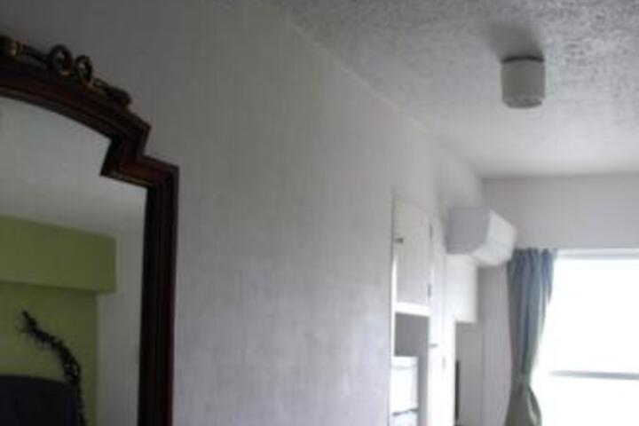 Room 4 of 37