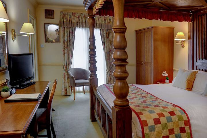 Room 44 of 206