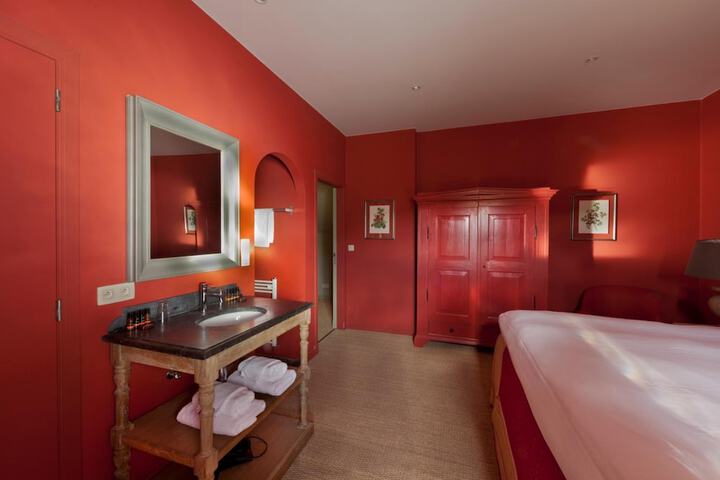 Room 12 of 40