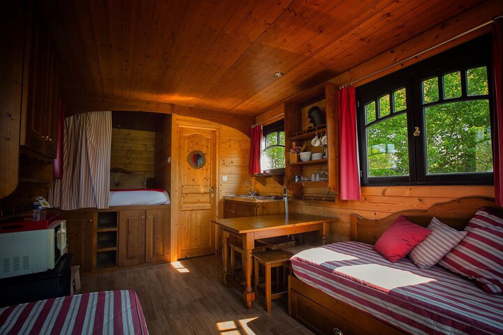 Room 4 of 35