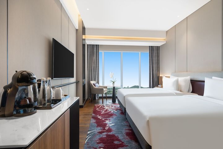 Room 6 of 77