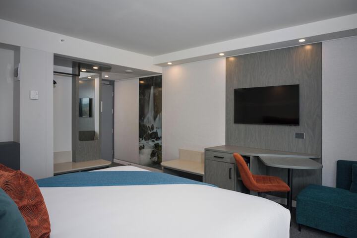 Room 18 of 109