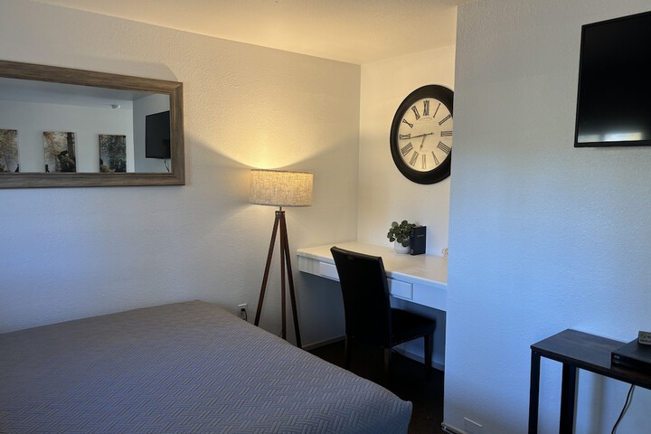 1 Queen Bed (92 of 103)