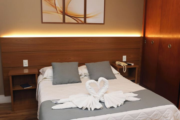 Room 4 of 89