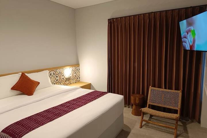 Room 5 of 96
