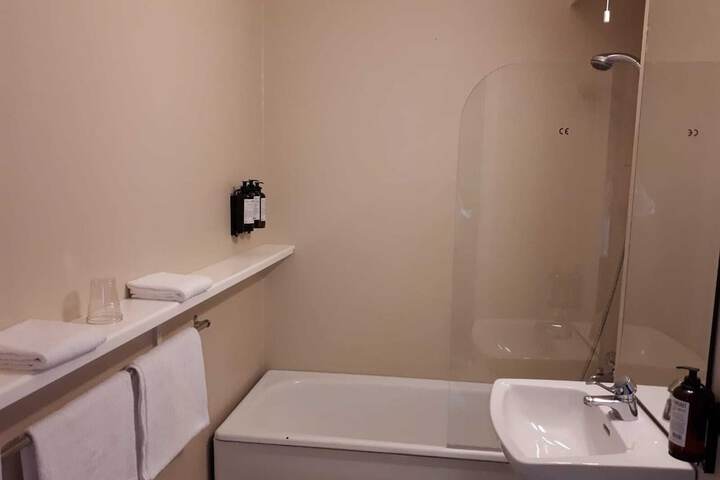 Room 17 of 43