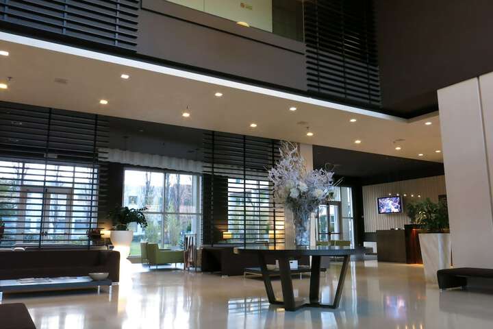 Entrance & Lobby