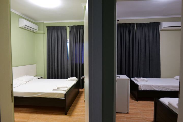 Room 27 of 108